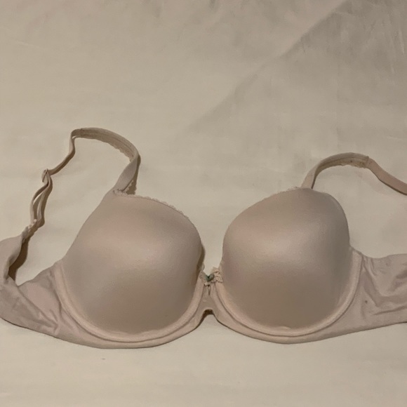 4 body by victoria and one tshirt bra - Victoria’s Secret - Picture 4 of 6